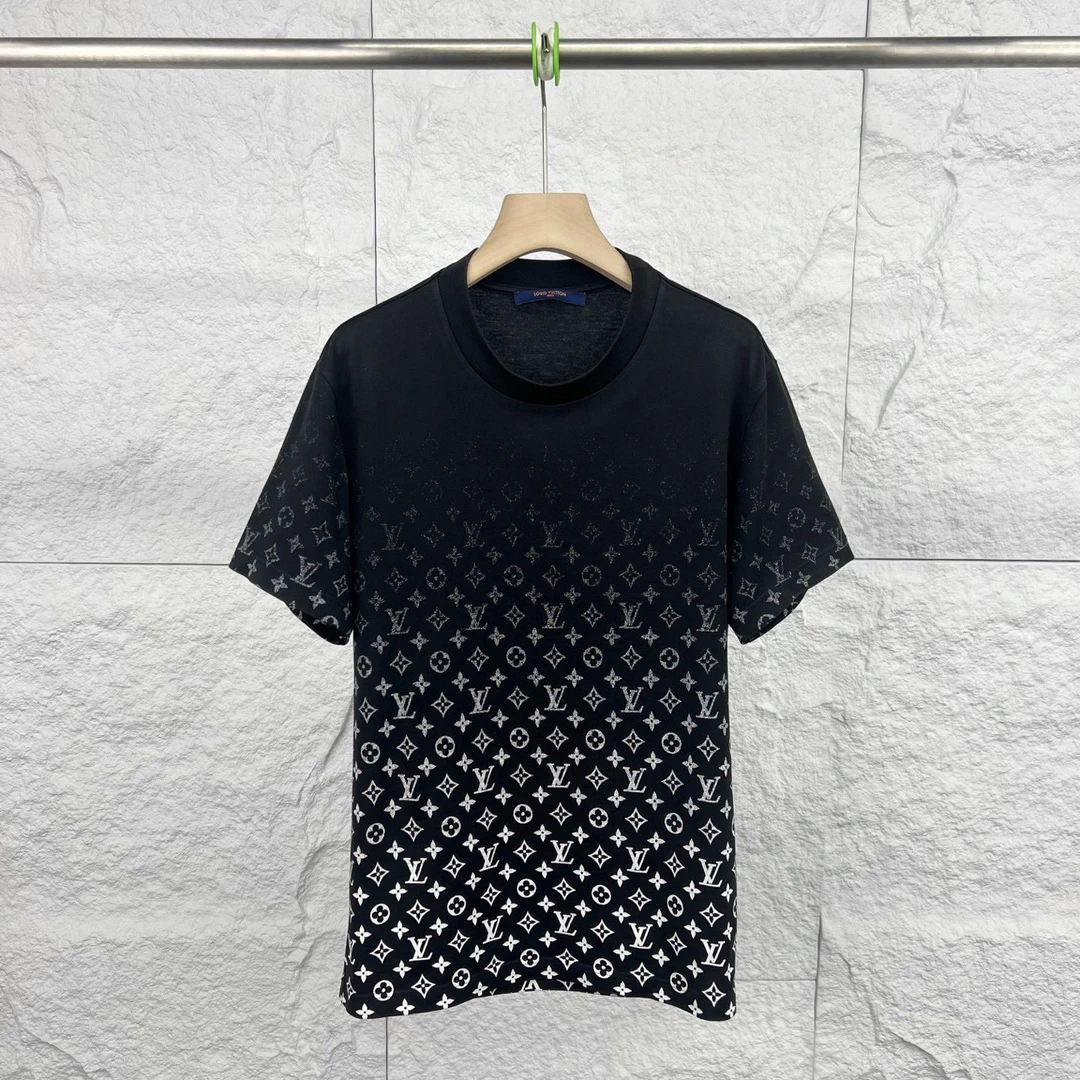 95新 LouisVuitton/路易威登 S码/黑色印短袖/15931208