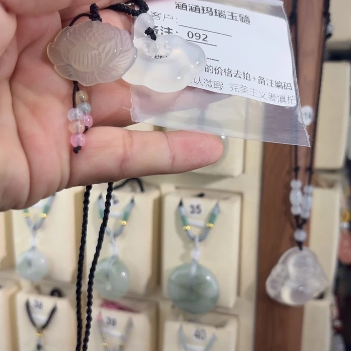 暴****玛瑙/玉髓未镶嵌颈饰092