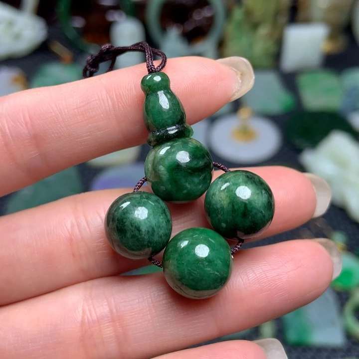 翡翠未镶嵌挂件清