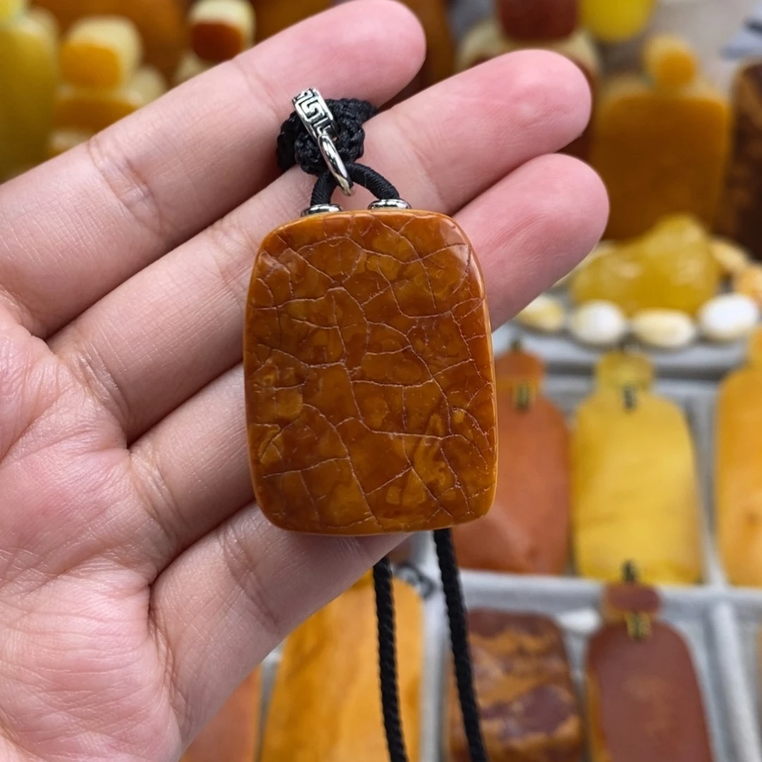 琥珀吊坠(赠链)未镶嵌