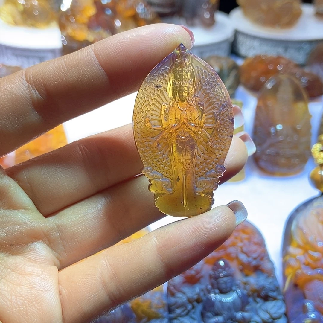 琥珀颈饰未镶嵌千手观音