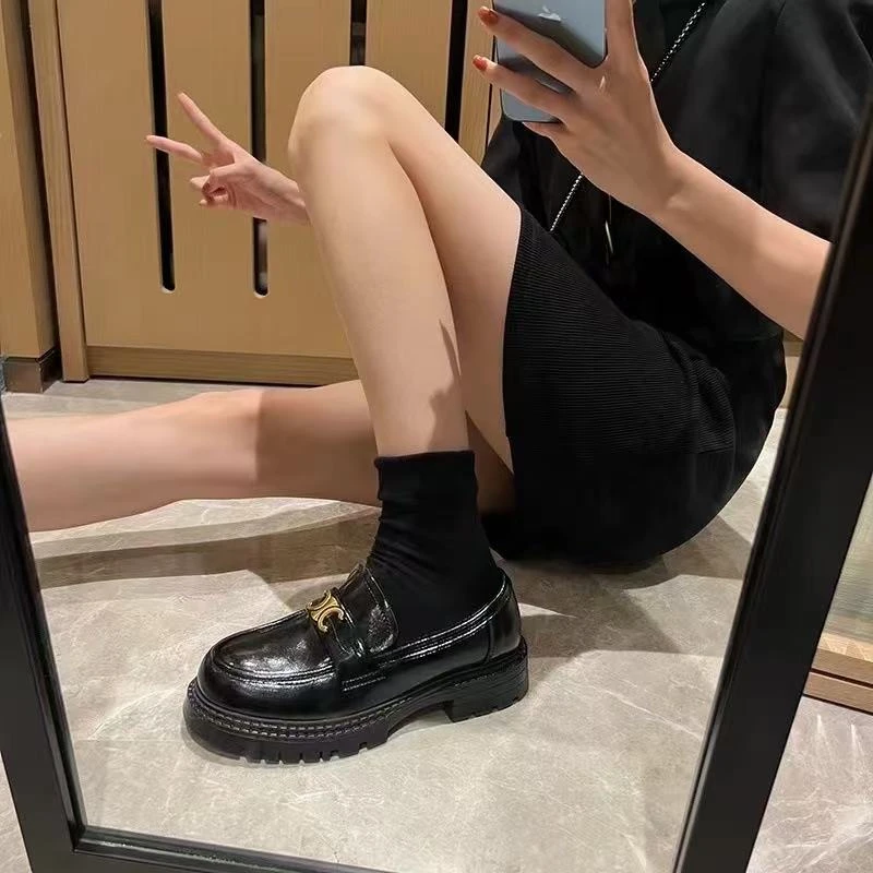 葡萄妈2024新款凯旋门厚底乐福鞋加绒黑色英伦金扣小皮鞋软底软面