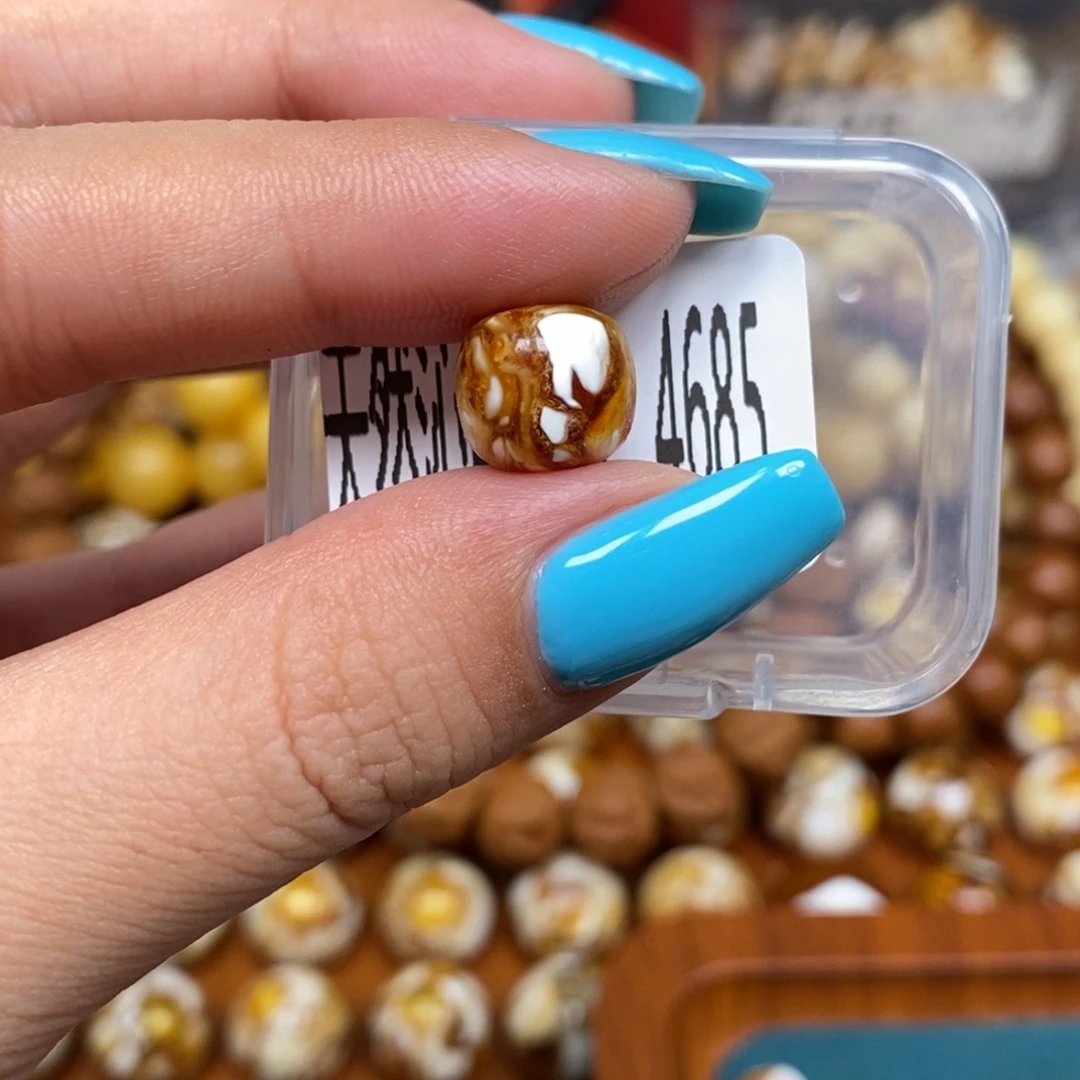 蜜蜡未镶嵌珠宝奇石4685