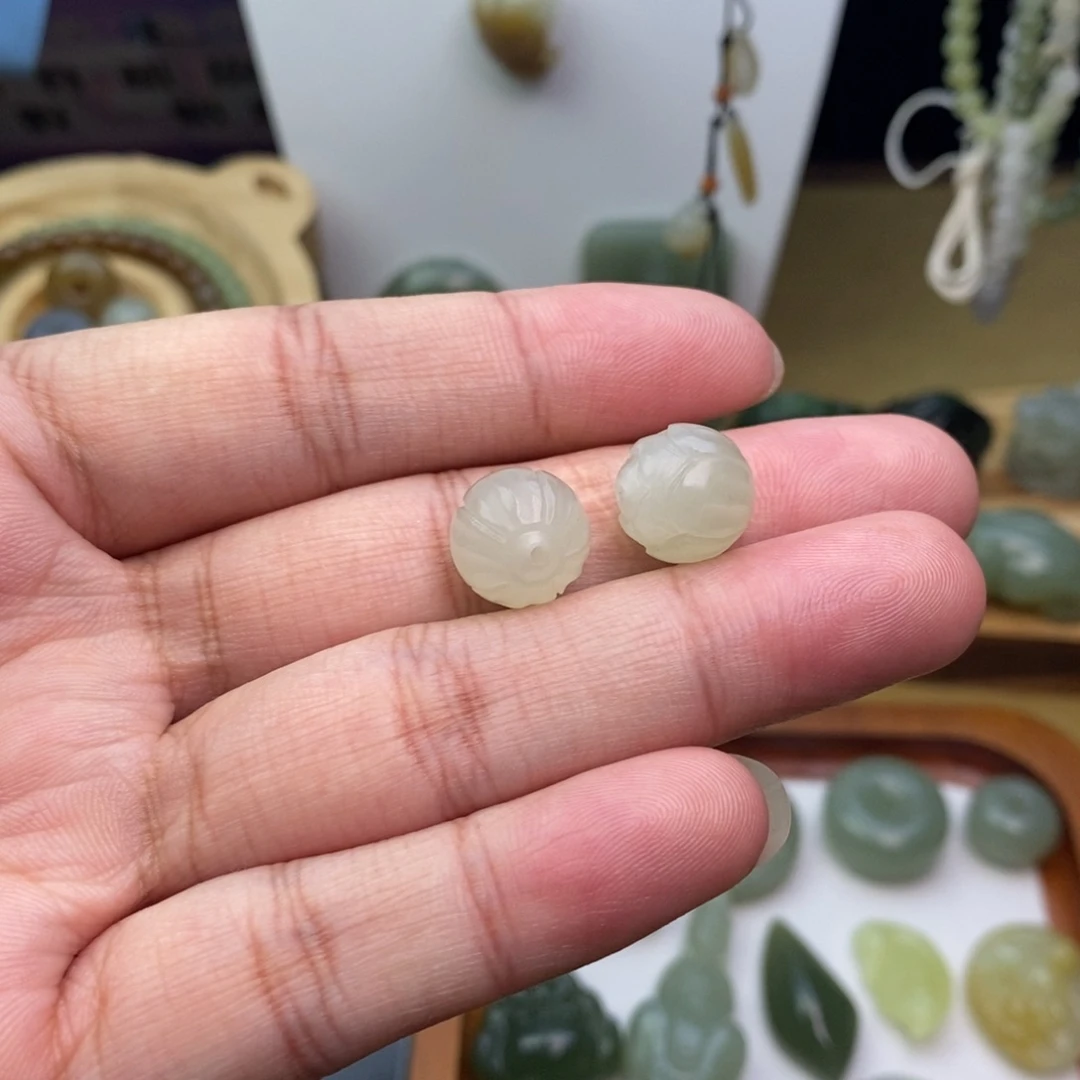 和田玉未镶嵌颈饰卡12莲花珠