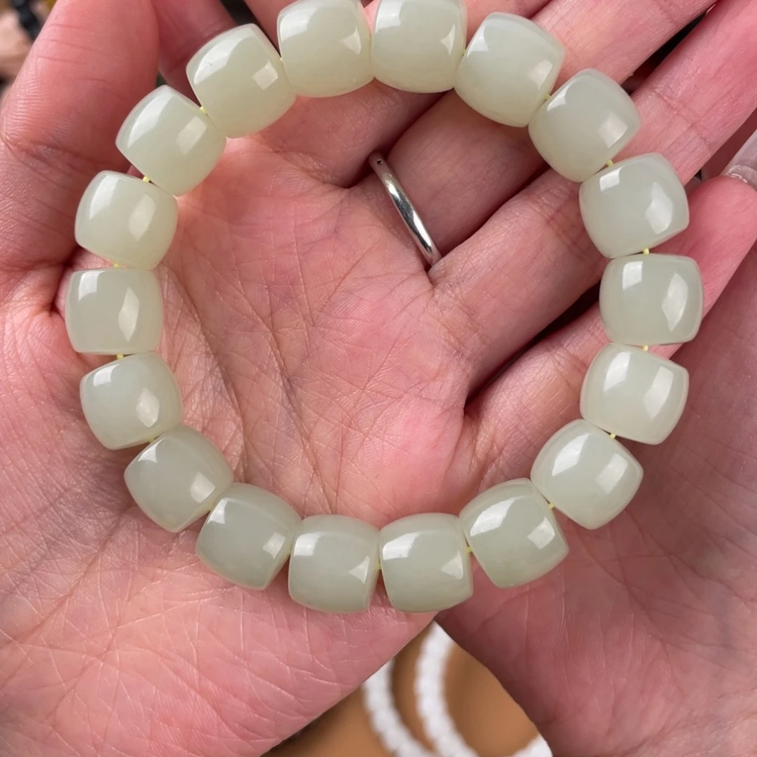 和田玉（糖玉）未镶嵌颈饰小*果