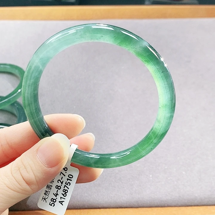 翡翠未镶嵌手镯（圆镯）