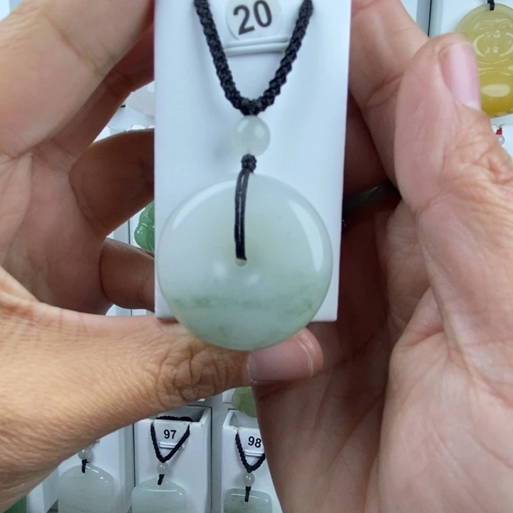 石英质玉未镶嵌颈饰