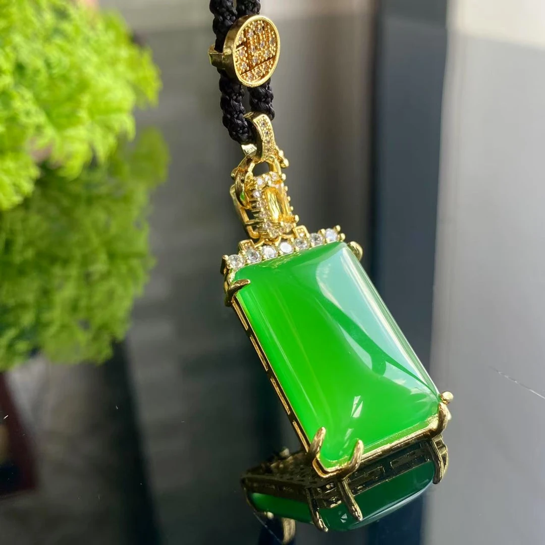 01新品-正品天然高档简约冰透阳绿色玉髓无事牌绿玉髓吊坠