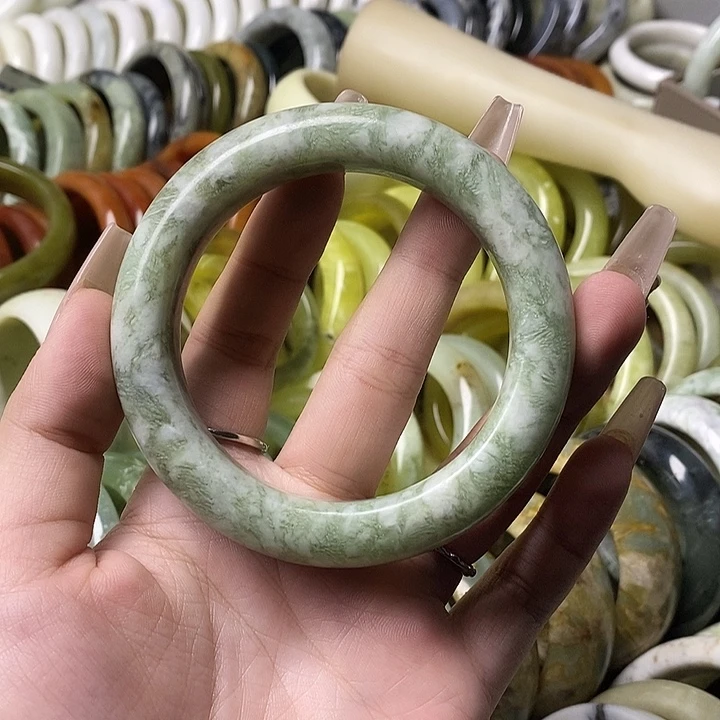 蛇纹石玉未镶嵌手镯