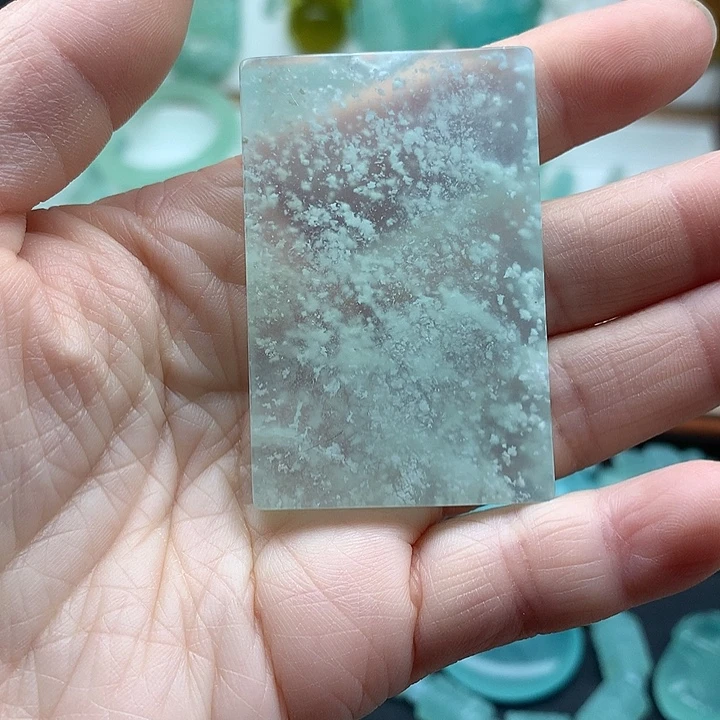 岫玉未镶嵌颈饰暴风雪无事牌