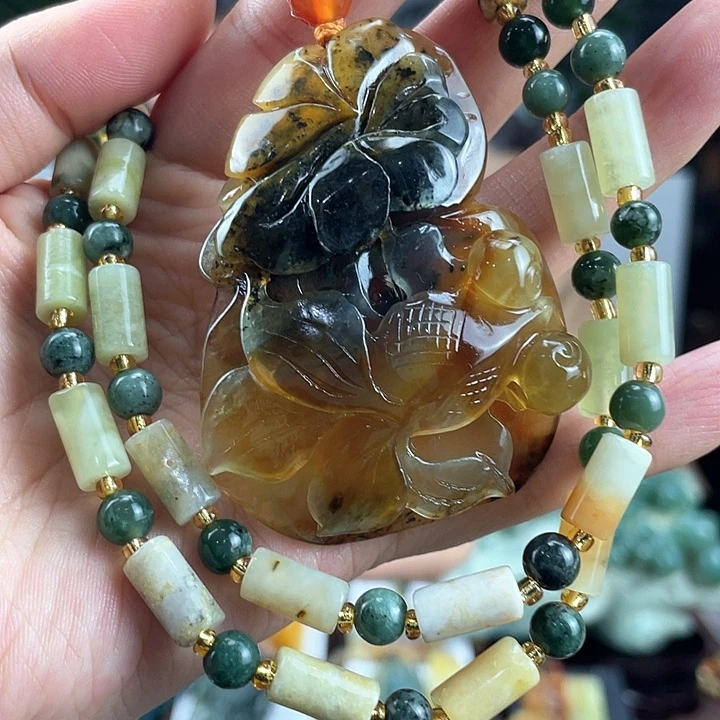 蛇纹石玉颈饰未镶嵌