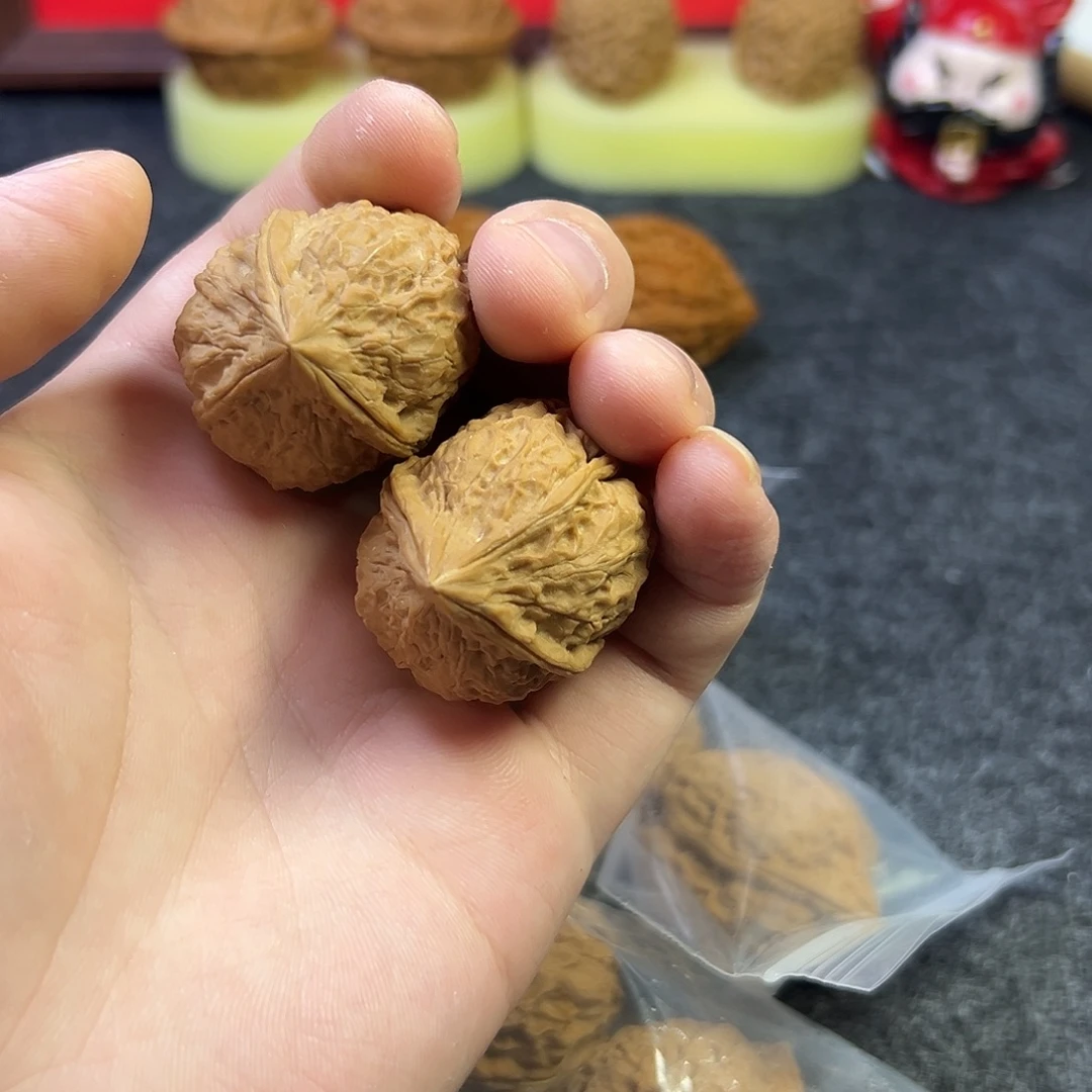 无***意文玩核桃把件三菱铁核头