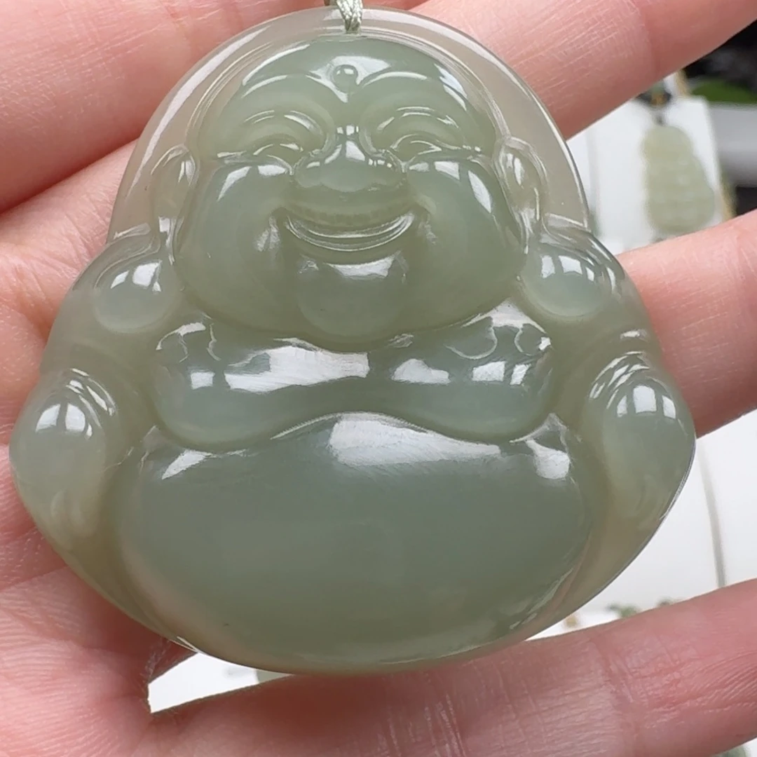 燕***飞颈饰未镶嵌和田玉