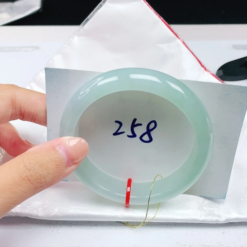 【闪购商品】翡翠手镯未镶嵌54圈