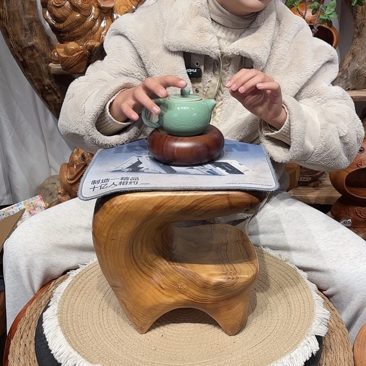 香樟木香樟木根雕凳子一物一拍