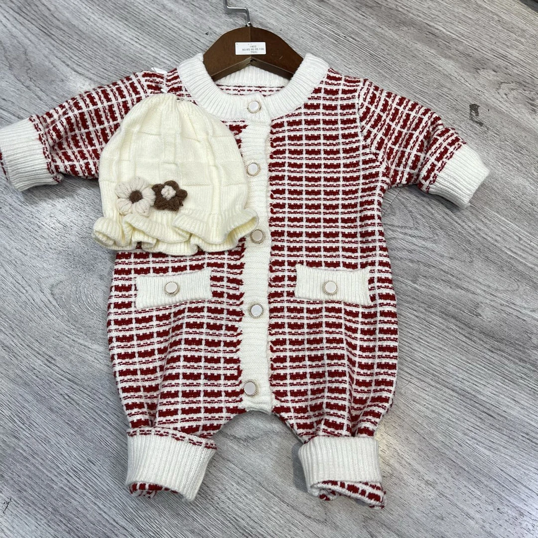 女宝宝的连体裤套装