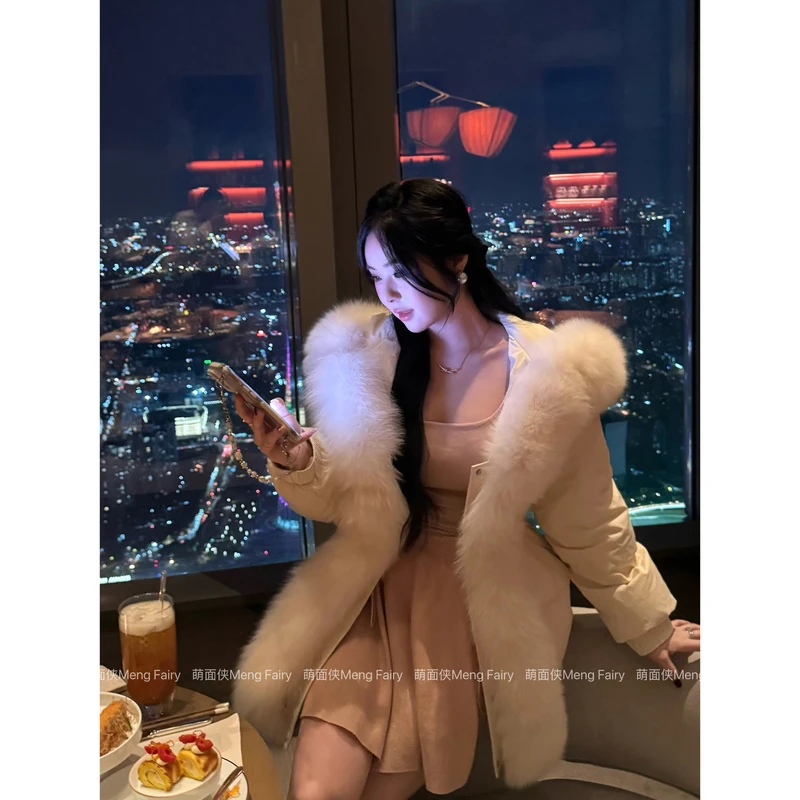 萌面侠【雪国精灵】千金风90%白鸭绒狐狸毛简约百搭羽绒服G5916M