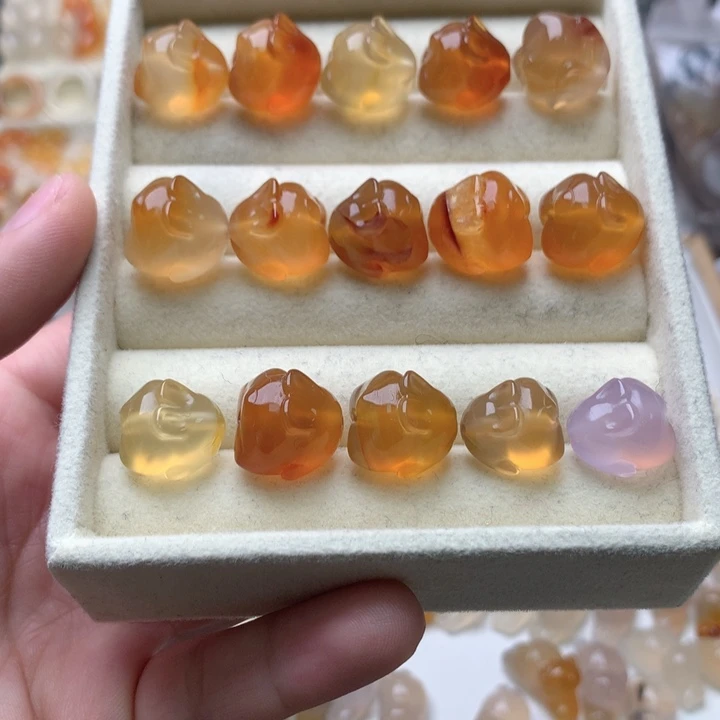 玛瑙/玉髓未镶嵌玛瑙兔子