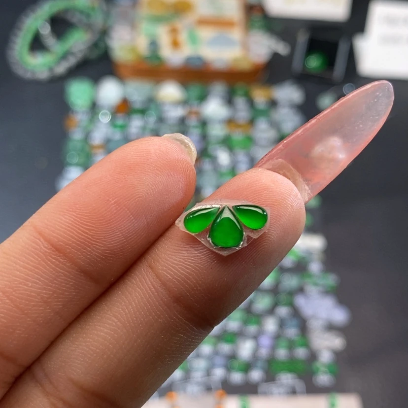 【闪购商品】翡翠挂件未镶嵌水滴