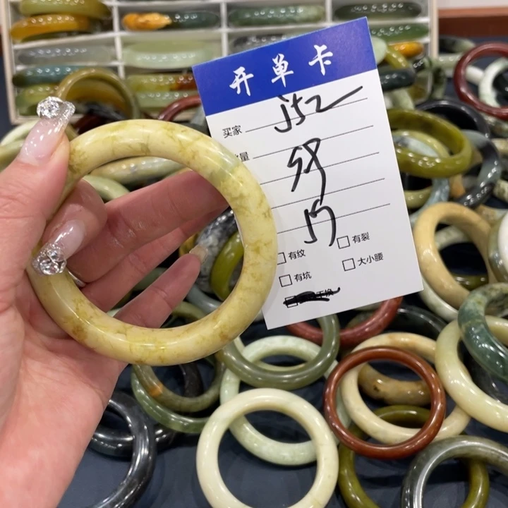 蛇纹石玉未镶嵌手镯