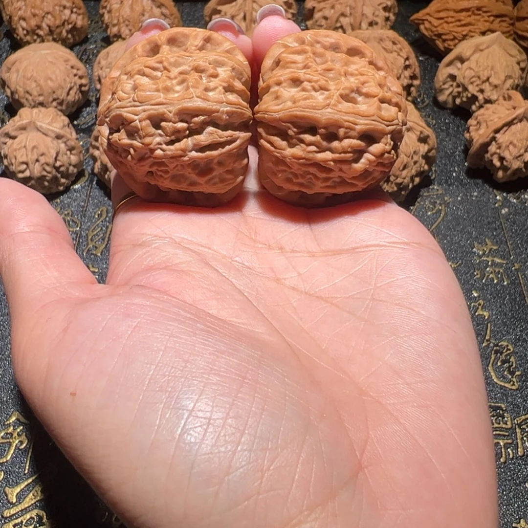 把件桃核白狮子39手把件