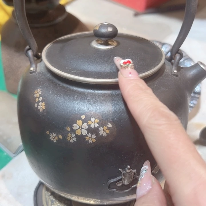 亮***哥金属中古工艺品摆件