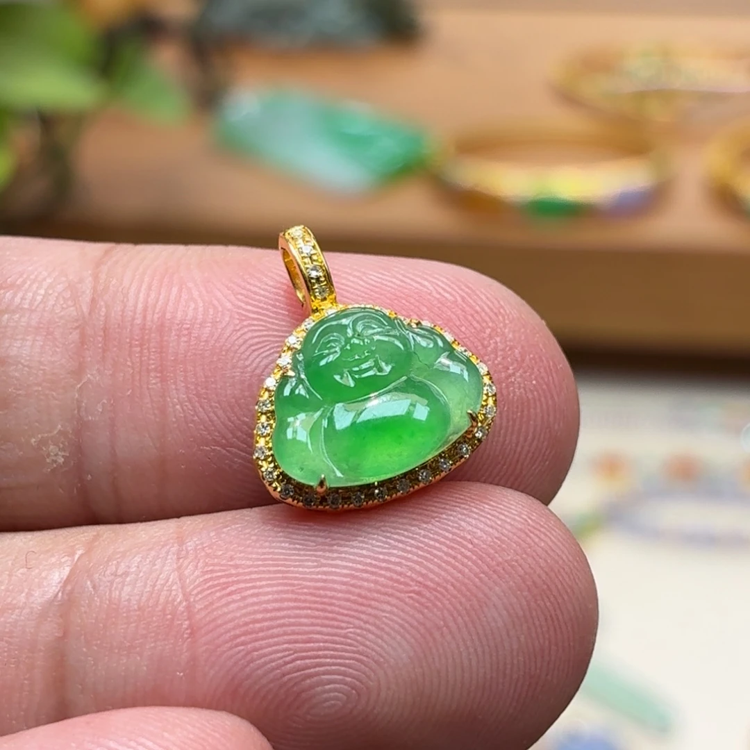 翡翠18K金镶嵌颈饰