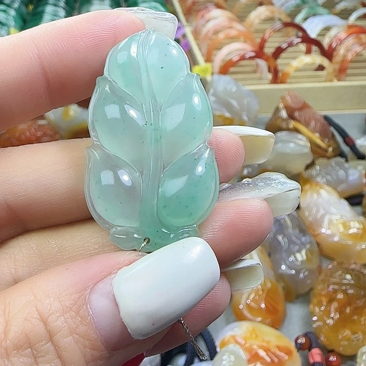 石英质玉合金吊坠