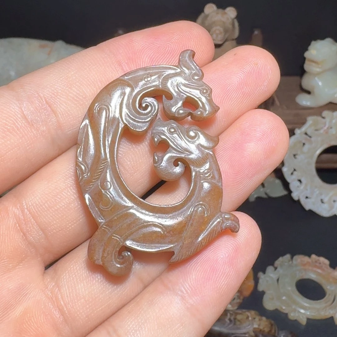 红***背珐琅非金属龙佩典型代表作品