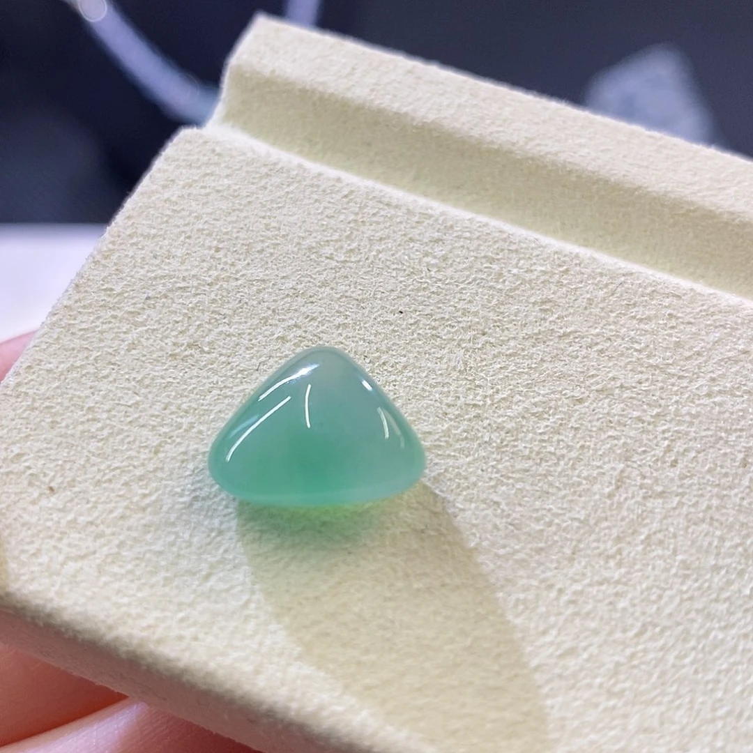 翡翠未镶嵌挂件随行