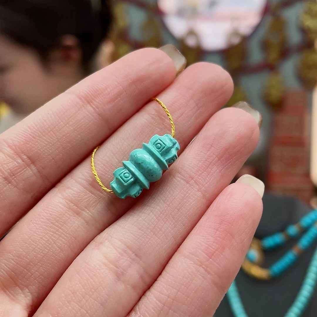 绿松石颈饰未镶嵌