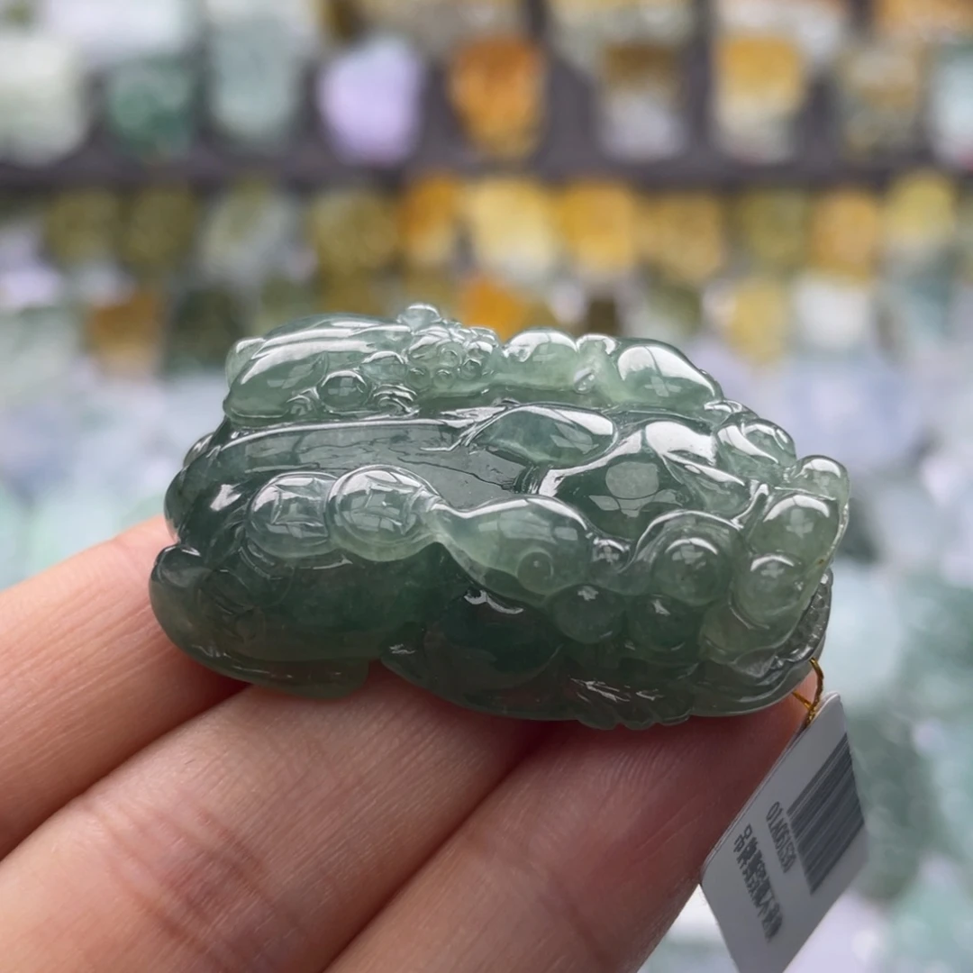 翡翠未镶嵌颈饰貔貅