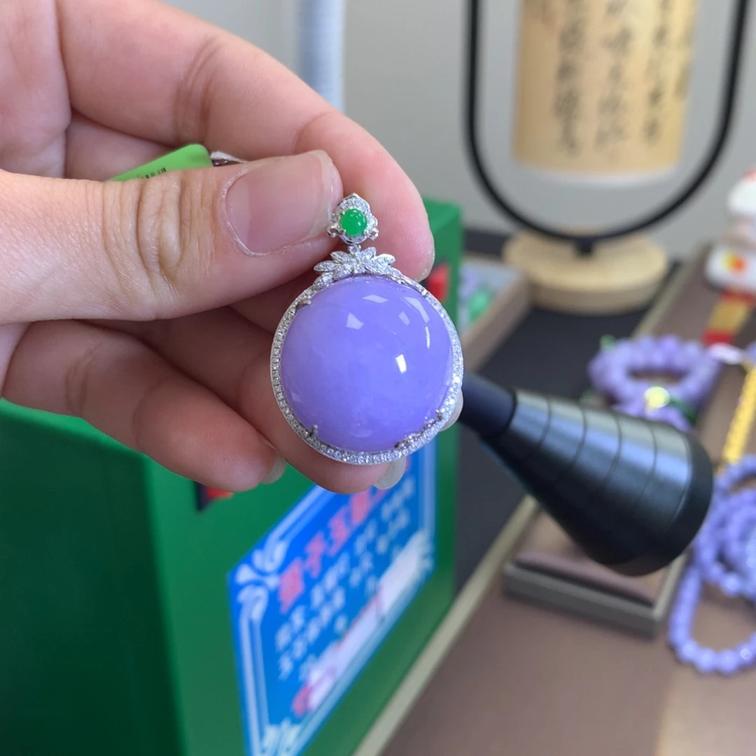 翡翠颈饰18K金镶嵌翡翠