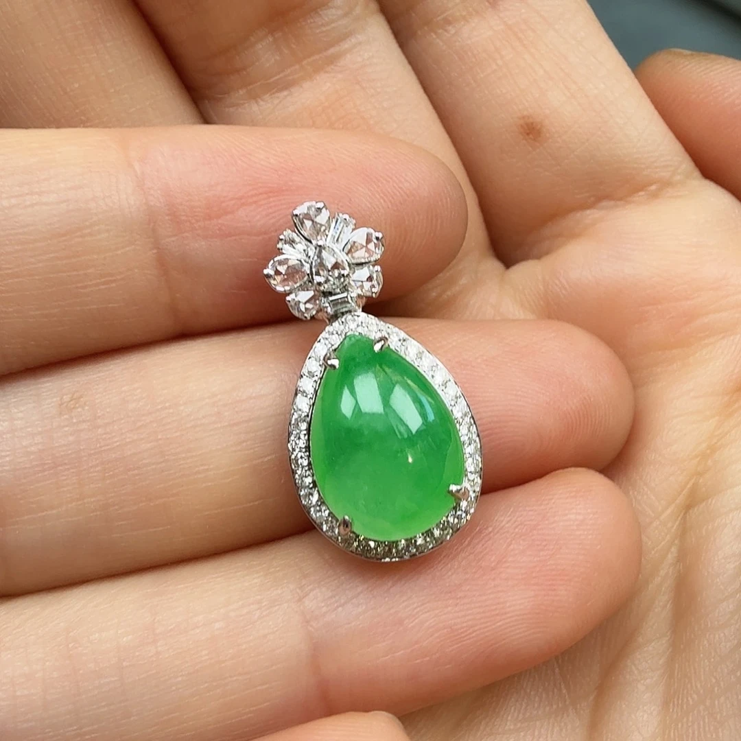 翡翠18K金镶嵌颈饰