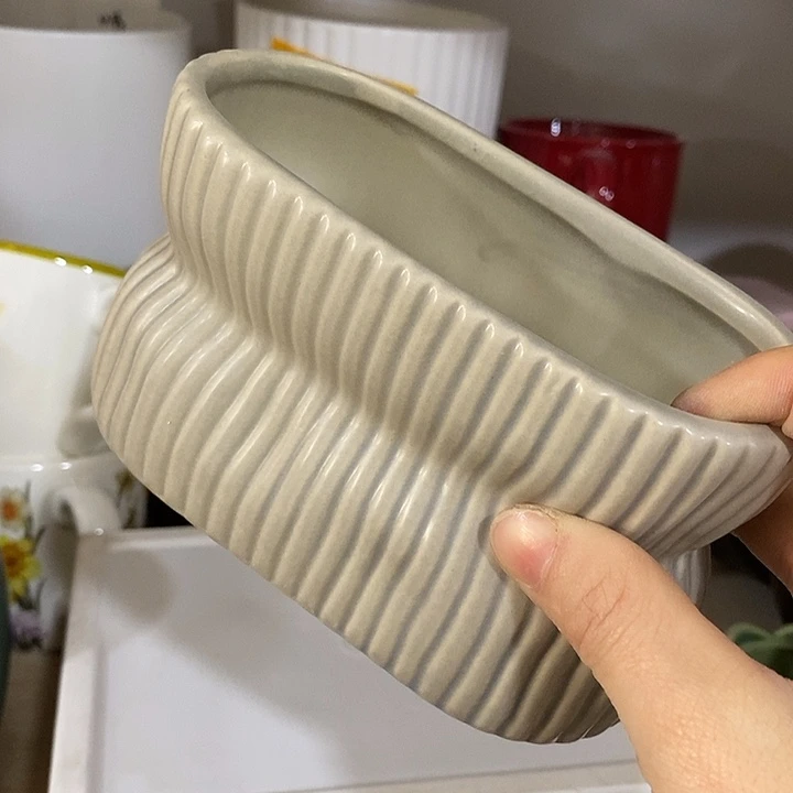 摆件陶陶盆有孔 瑕疵针孔漏釉介意勿拍外口 13*7外高8