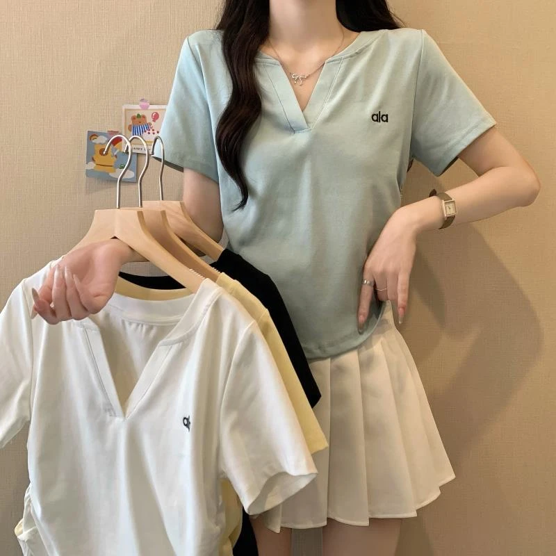【涵胖胖】Q2025春大码女装新款V领刺绣显瘦短袖T恤上衣3182