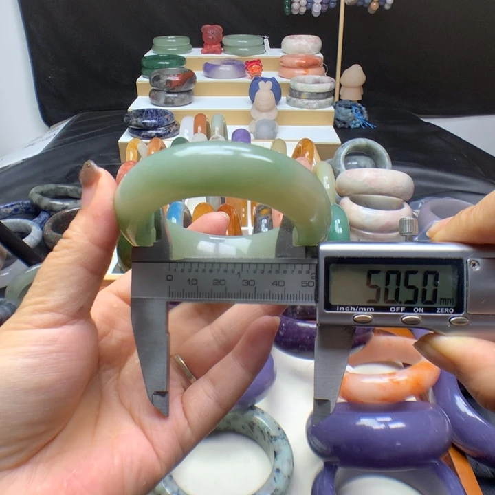 未镶嵌手镯石英质玉