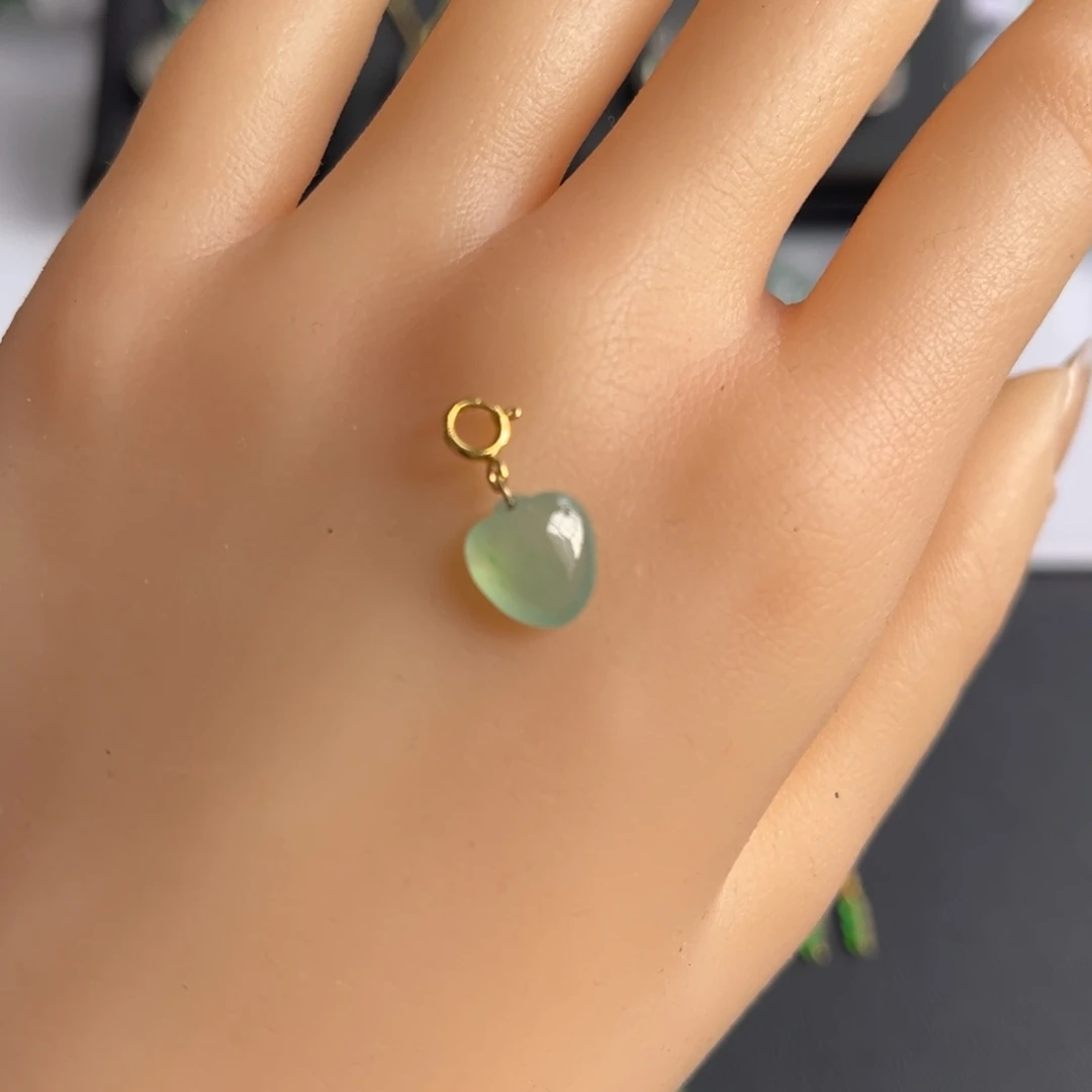 翡翠18K金镶嵌颈饰福利