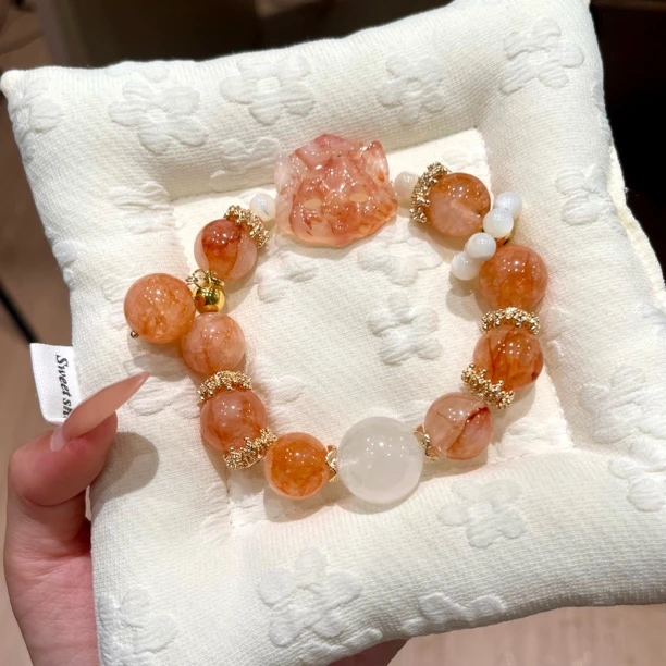A074【猫猫橘子海】天然水晶红胶花白幽灵设计款手串多样发其一