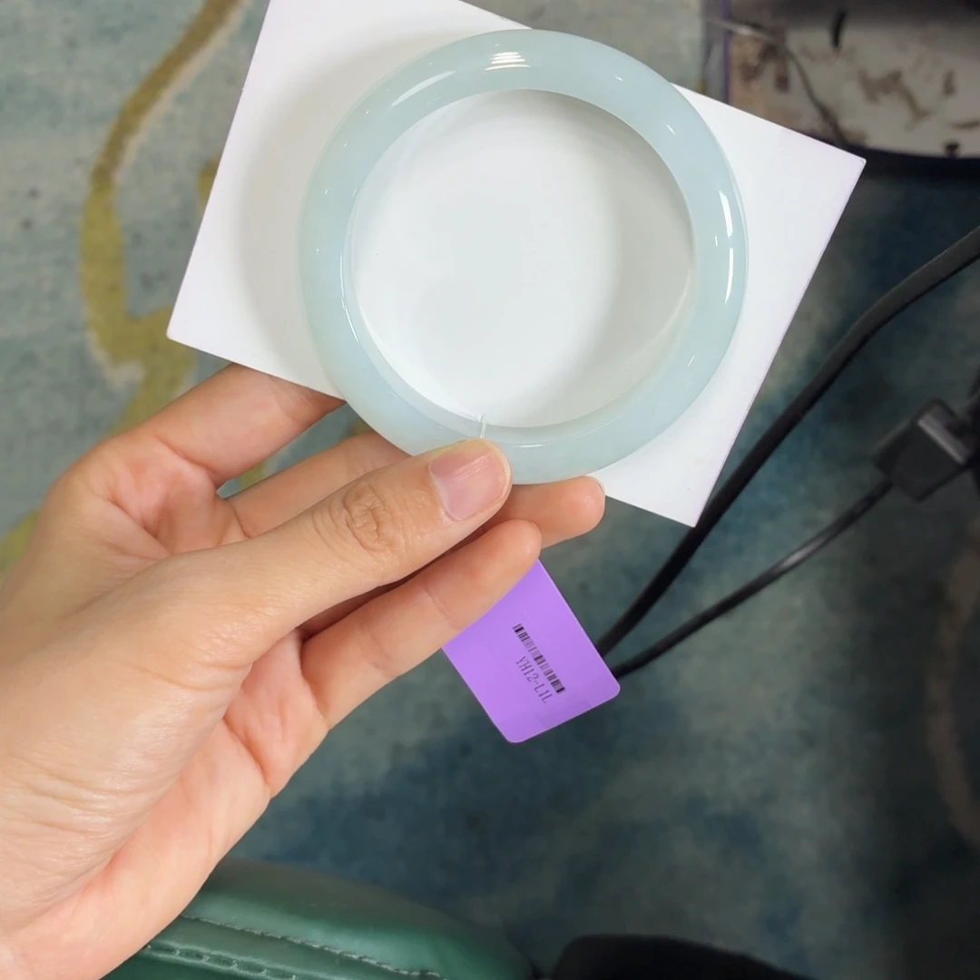 翡翠手镯未镶嵌翡翠手镯