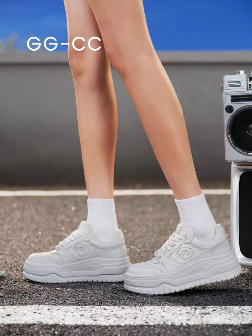 【鞠婧祎同款】GGCC2025年春季最新款松糕厚底板鞋女小白鞋做旧