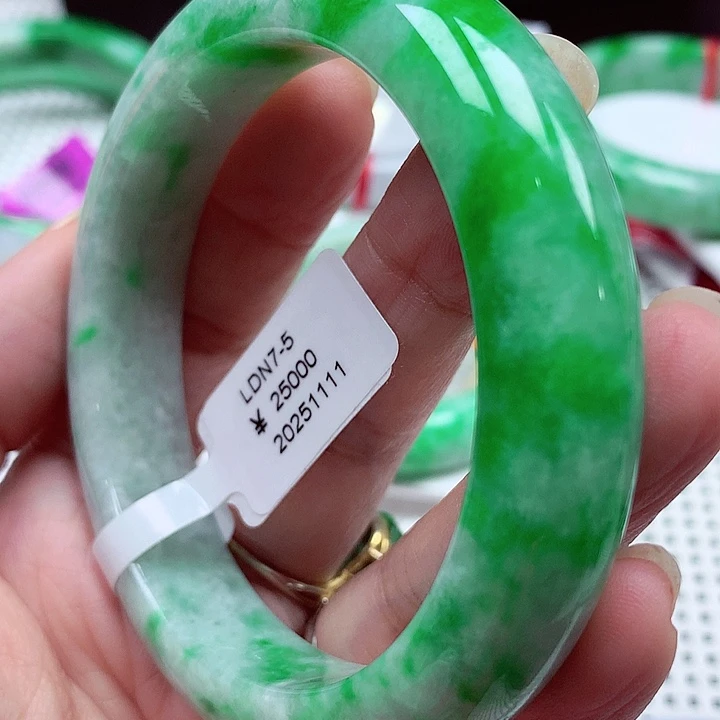 翡翠未镶嵌手镯翡翠