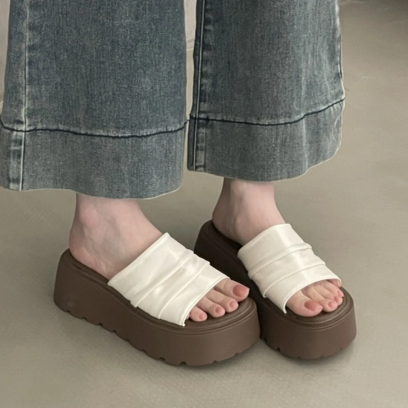 厚底小个子拖鞋女外穿夏季2025新款时尚一字拖配裙子沙滩外出凉拖