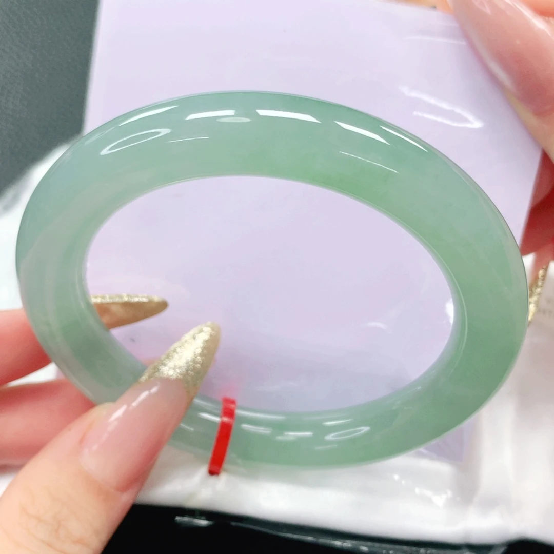 翡翠手镯未镶嵌57圈