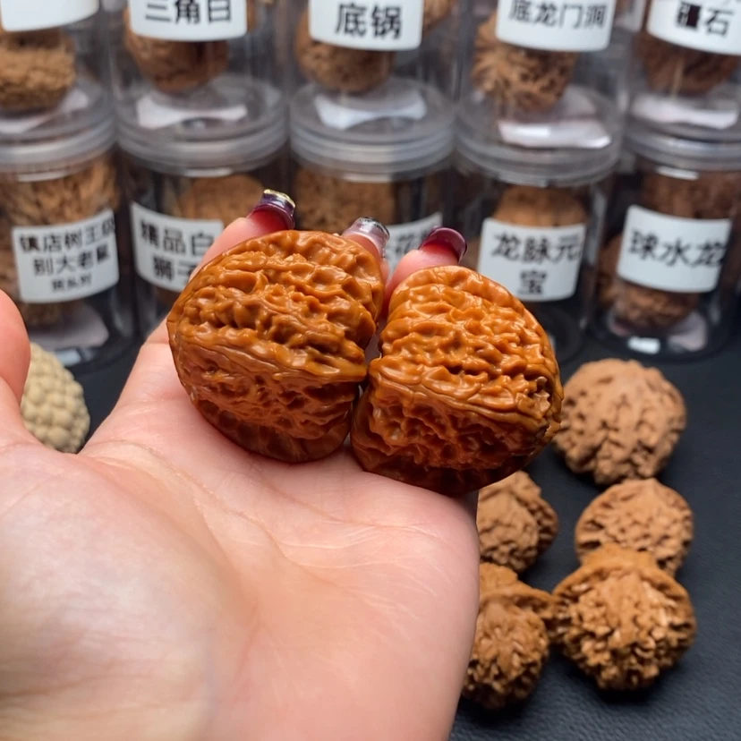 【闪购商品】吊坠文玩核桃喂***莱三角白