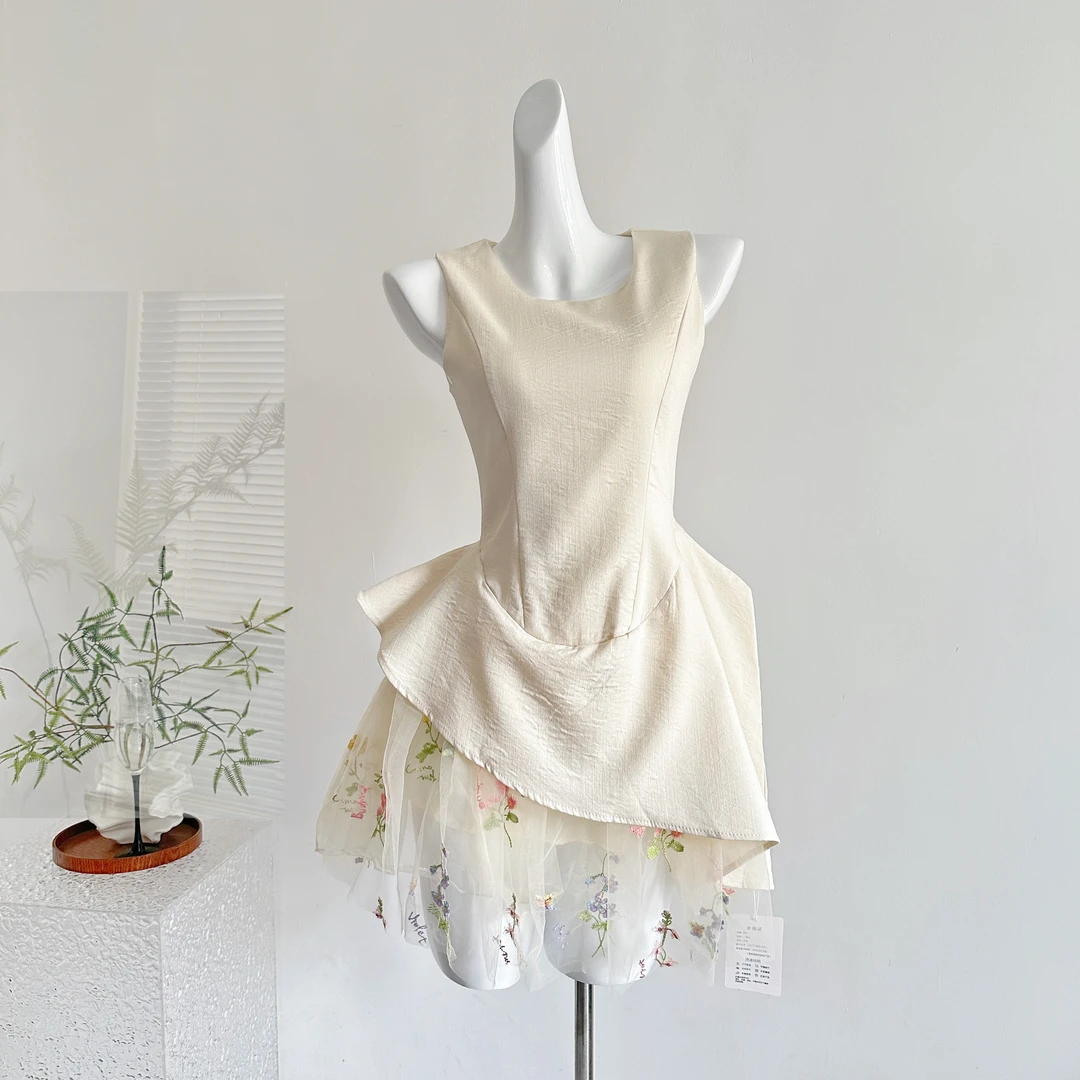 白色气质芭蕾风蓬蓬裙收腰修身显瘦不规则下摆无袖背心裙子