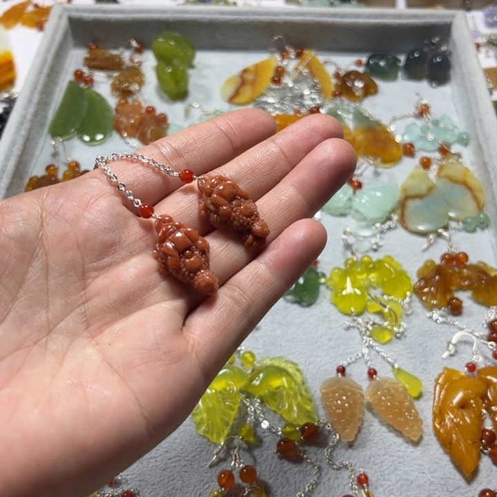 蛇纹石玉合金吊坠