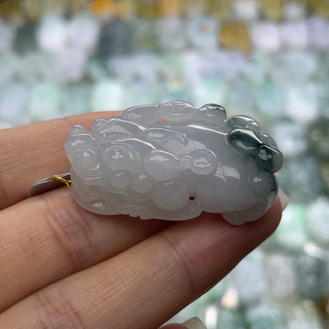 翡翠未镶嵌颈饰貔貅