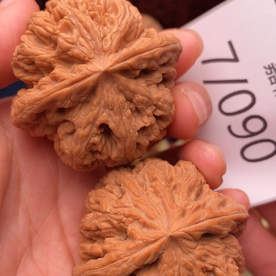 白***水文玩核桃把件47粗筋