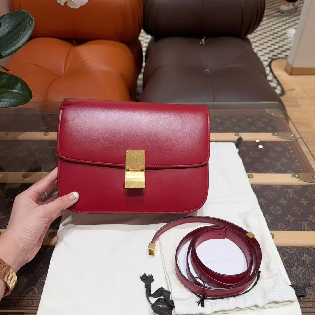 95新 Celine/思琳 box红色金扣中号 单肩斜挎包 尺寸:24*18*7cm